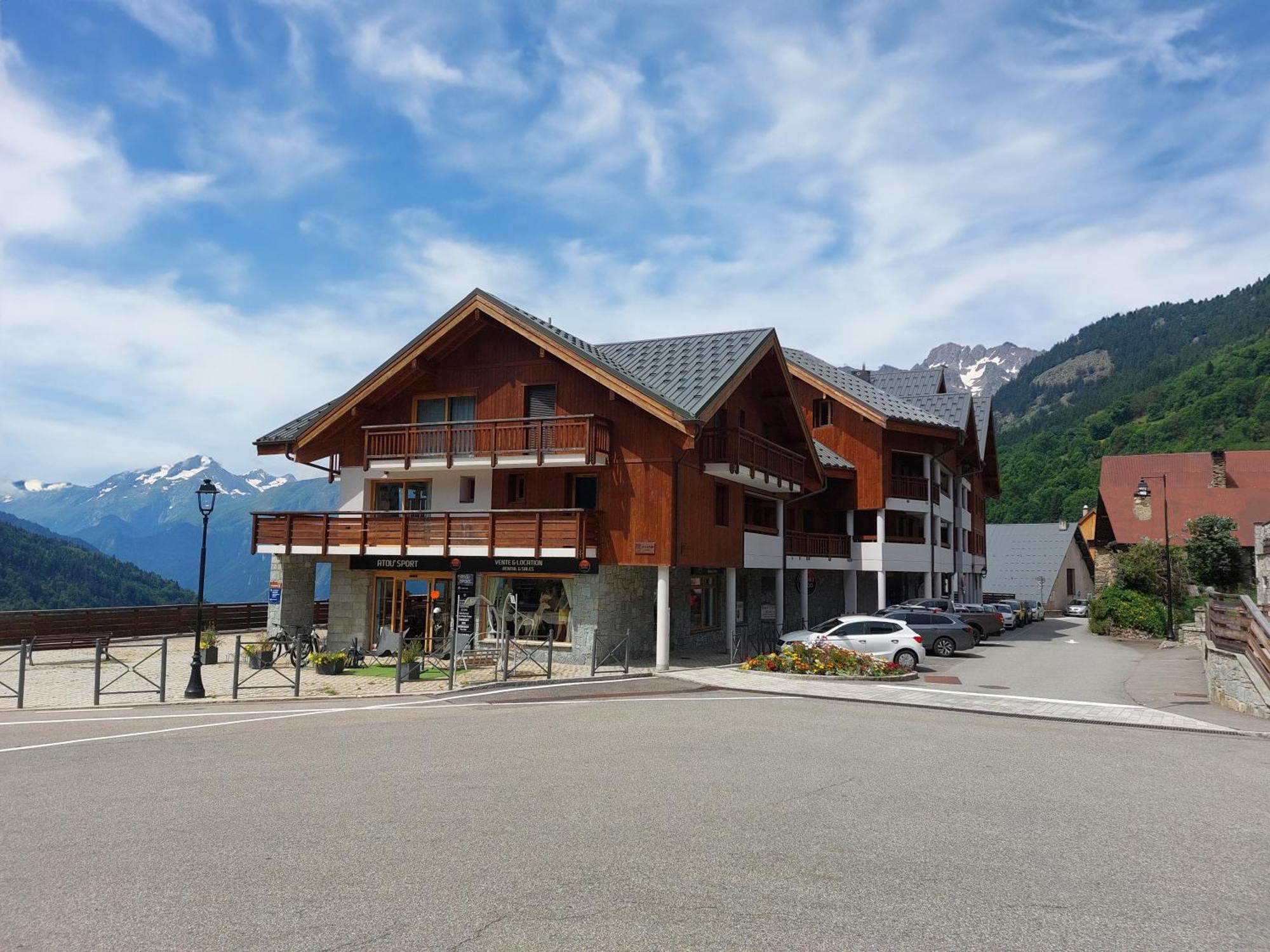 Terresens - Le Saphir Aparthotel Vaujany Exterior photo