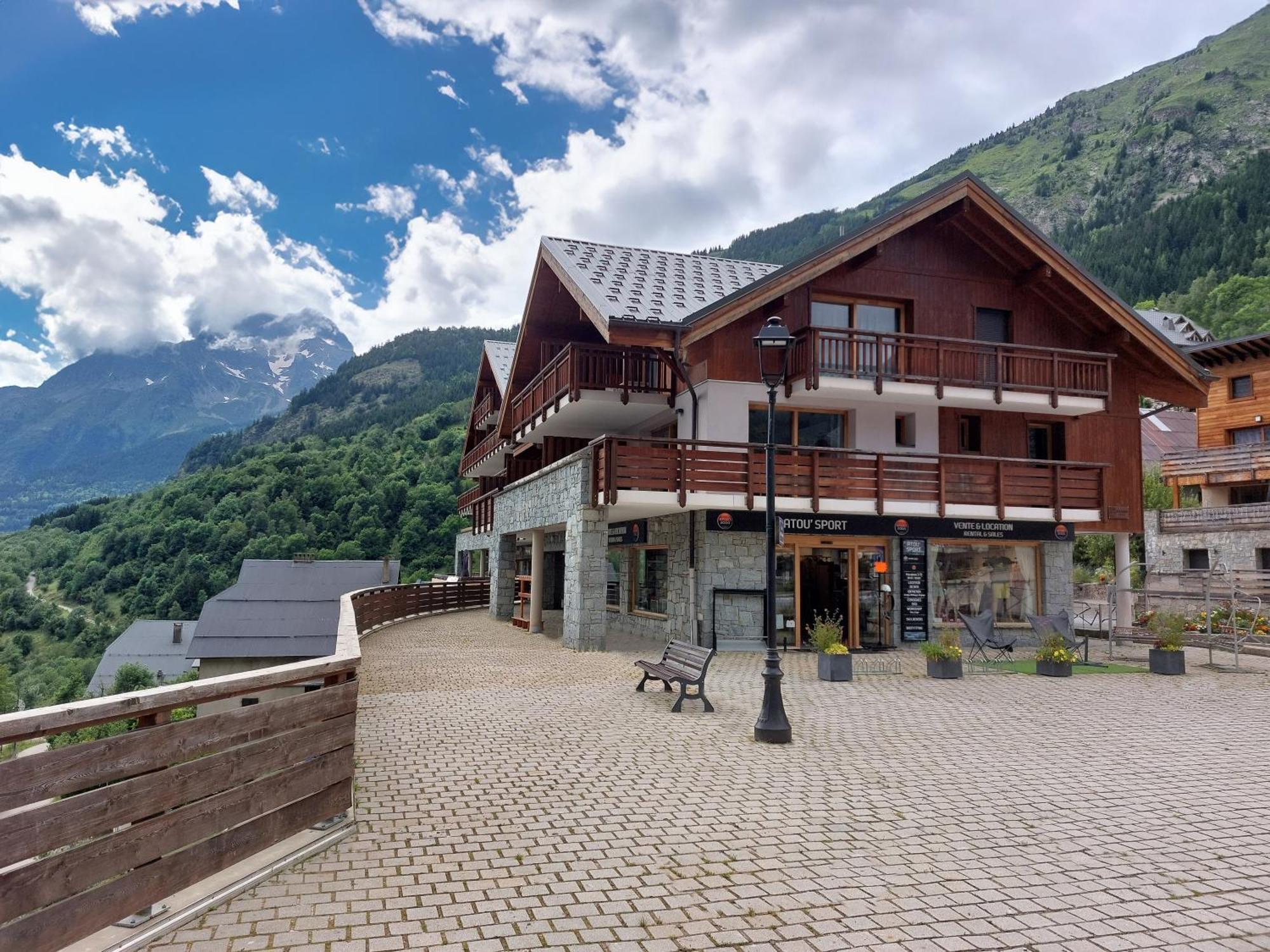 Terresens - Le Saphir Aparthotel Vaujany Exterior photo